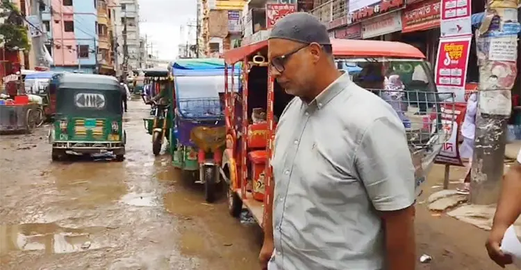 অফিস টাইমে প্রাইভেটে রোগী দেখেন কুমেকের রেডিওলজিস্ট