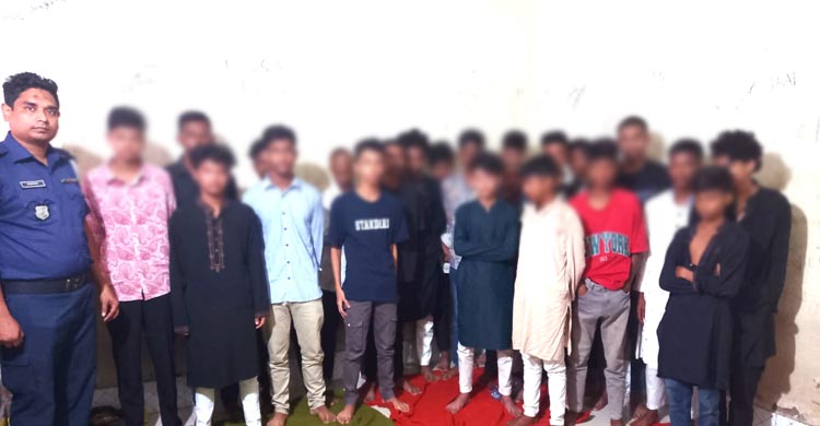 কুমিল্লায় কিশোর গ্যাংয়ের দৌরাত্ম্য বাড়ছে