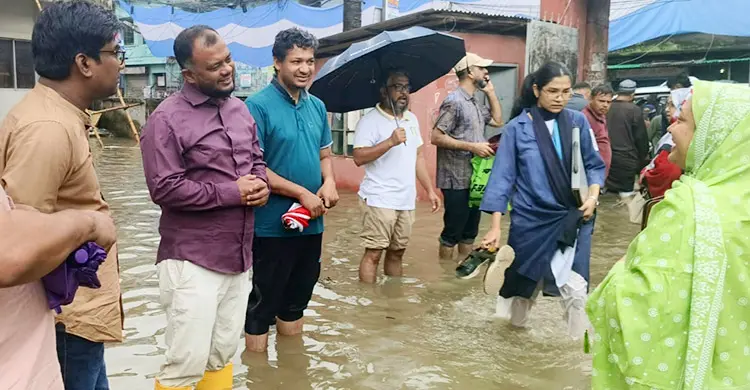 ৩ ঘণ্টার বৃষ্টিতে তলিয়েছে কুমিল্লা নগরী