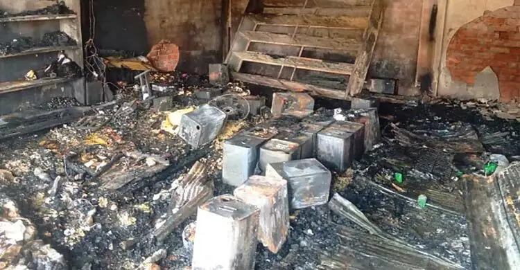 পাল্টাপাল্টি হামলা-অগ্নিসংযোগের পর বিএনপি ও জামায়াত সংঘর্ষ