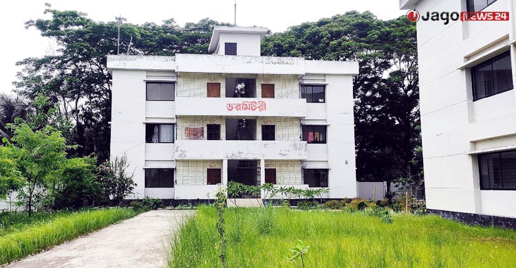 হাসপাতালে আসে না ডাক্তার, ফিরে যায় রোগীরা