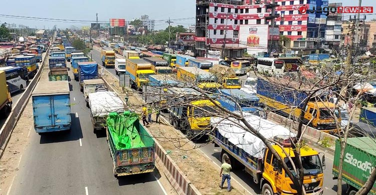 ঢাকা-চট্টগ্রাম মহাসড়কে উদ্বেগের মাঝে স্বস্তির যাত্রা