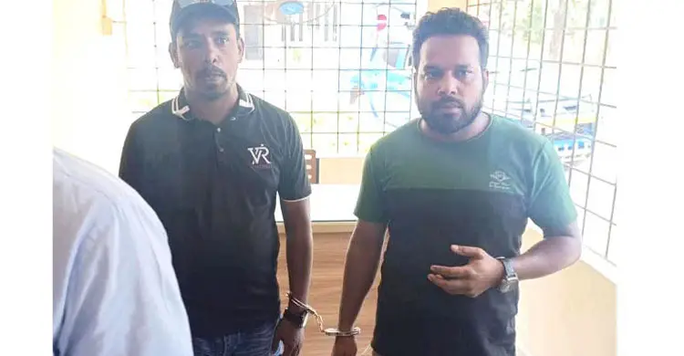 ভিডিও করায় দুই সাংবাদিককে হাতকড়া পরিয়ে থানায় পাঠালেন এসিল্যান্ড