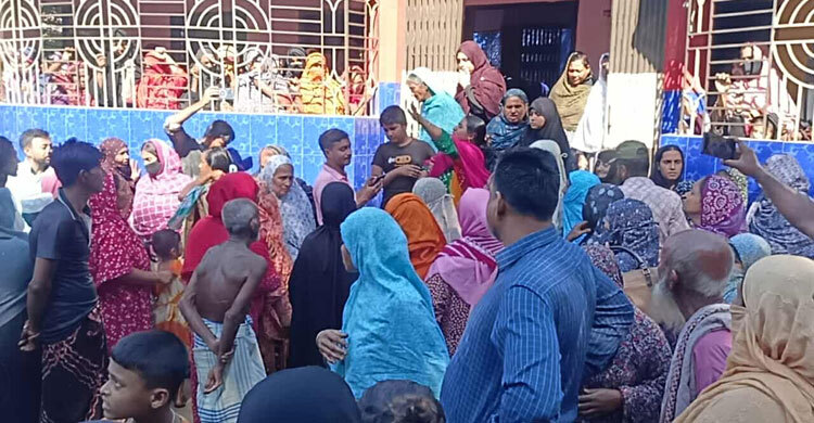 কুমিল্লায় মাদক ব্যবসায় বাধা দেওয়ায় মা-ভাইকে কুপিয়ে হত্যা