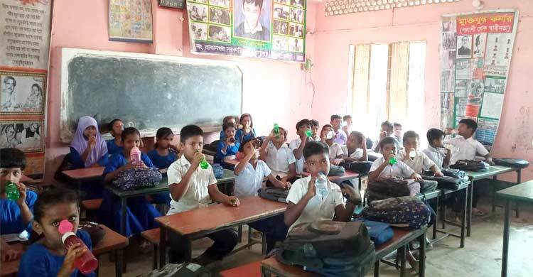 কুমিল্লায় সব শিক্ষাপ্রতিষ্ঠানে ‘পানি ঘণ্টা’ চালুর নির্দেশ ডিসির