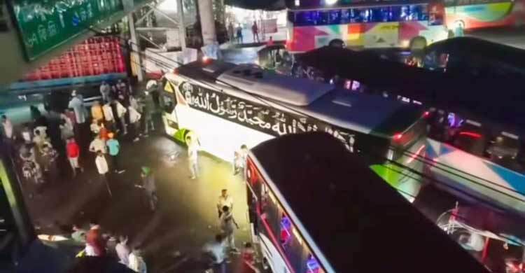 বিভাগ দাবিতে আন্দোলন: নোয়াখালীর বাস আটকে দিলো কুমিল্লার জনতা
