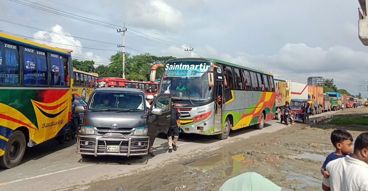 ঢাকা-চট্টগ্রাম মহাসড়কের ১৫ কিলোমিটার এলাকায় যানজট