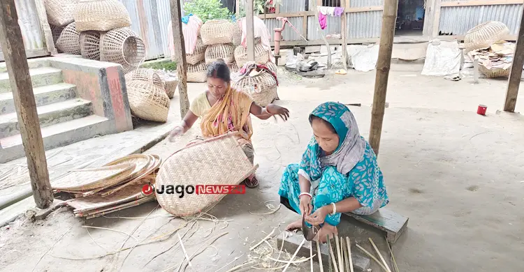 টিকে থাকার লড়াইয়ে ধুঁকছে বাঁশশিল্প