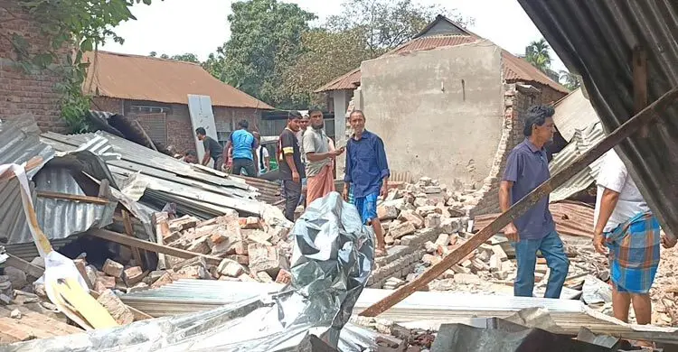 কুমিল্লায় হোটেলের দেয়াল ধসে ম্যানেজারের মৃত্যু