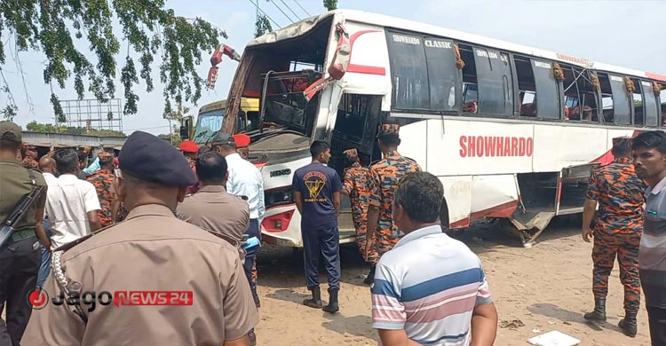 পদ্মায় বাসডুবি: ঘটনাস্থল পরিদর্শনে নৌপরিবহন মন্ত্রণালয়ের তদন্ত দল