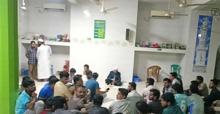 পদত্যাগের দাবিতে অবরুদ্ধ কুমিল্লা ভিক্টোরিয়া কলেজের অধ্যক্ষ