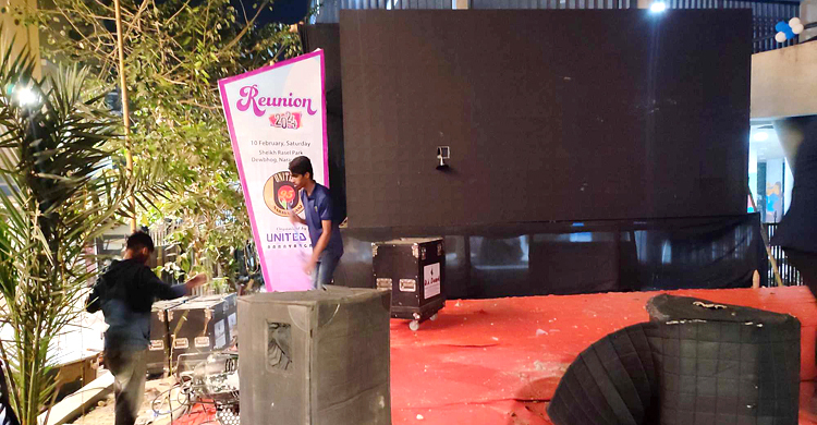 নামাজের সময় গান বাজানোর অভিযোগে কনসার্টে হামলা