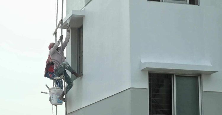 নির্মাণশ্রমিকের নিরাপত্তায় দরকার আইনি কাঠামো