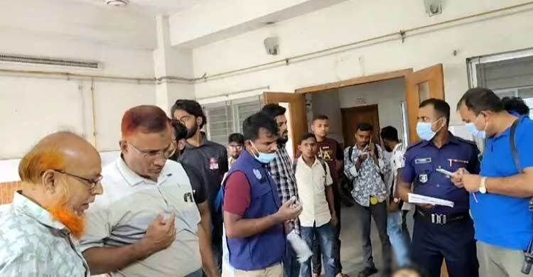 রেস্টুরেন্টের মেঝেতে পড়েছিল বাবুর্চির মরদেহ