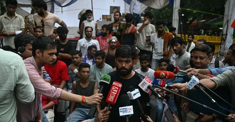মোদী সরকারের বিরুদ্ধে আন্দোলন চলবে, মাঠ ছাড়বে না তরুণরা