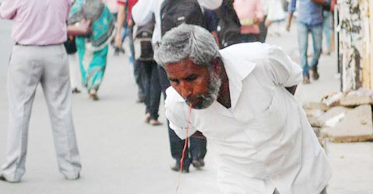 প্রকাশ্যে ধূমপান, থুতু-পানের পিক ফেলা বন্ধে হাইকোর্টের রুল