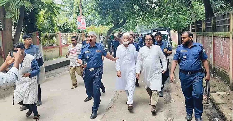 হাজিরা দিতে এসে আদালত চত্বর থেকে গ্রেফতার ২ আওয়ামী লীগ নেতা