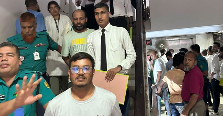 এনসিপি কার্যালয়ের সামনে মিছিল: ৪ ছাত্রলীগ নেতা রিমান্ডে