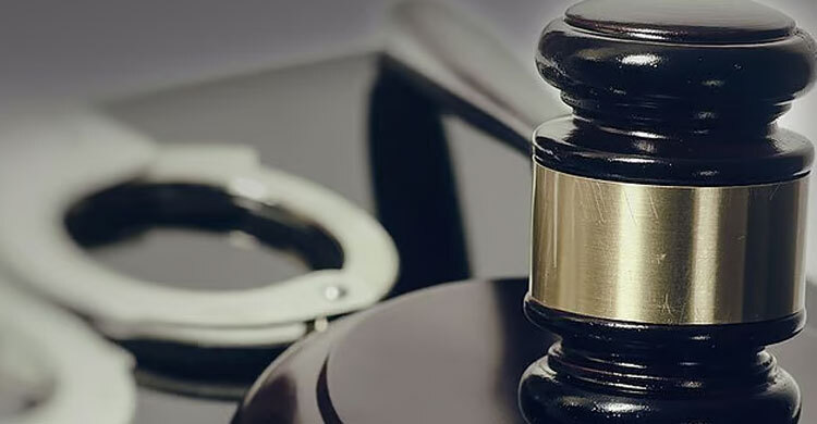 ১০ বছর কর্মস্থলে না গিয়েও বেতন নেওয়া কর্মচারীর ৫ বছরের কারাদণ্ড