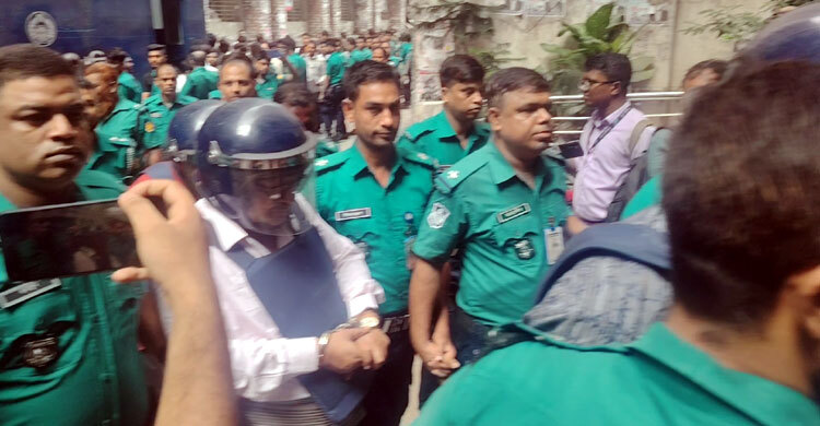 সাবেক এমপি সাদেক খানসহ পৃথক মামলায় ৬ জনকে গ্রেফতার দেখালেন আদালত