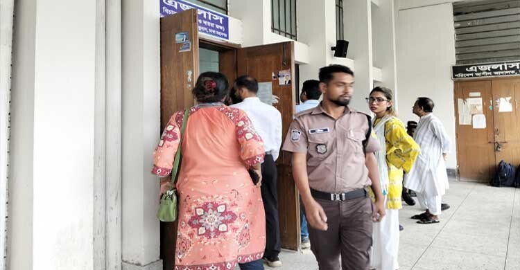 পুলিশ হেফাজতে থাকা আসামির কথা বলা ও প্রচার না করার নির্দেশ