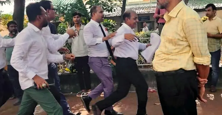 শেখ হাসিনার বিরুদ্ধে মামলার শুনানি শেষে আদালত চত্বরে উত্তেজনা