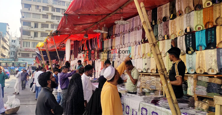 মসজিদের সীমানা ঘিরে ঈদের পাঞ্জাবির বিকিকিনি