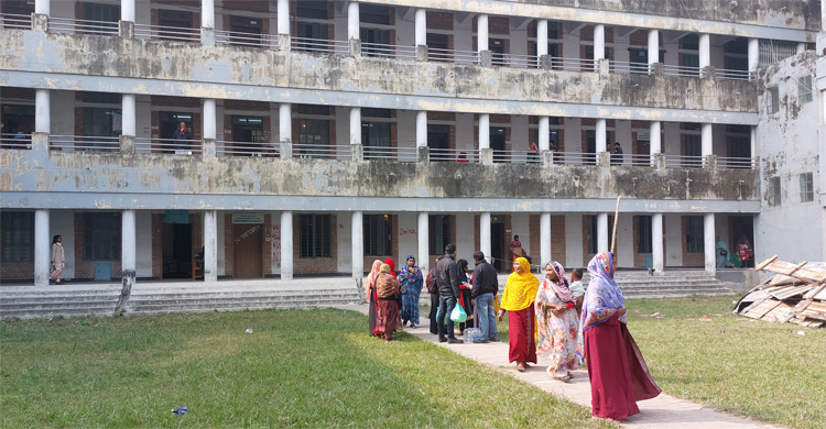 নওগাঁয় দুপুর ২টা পর্যন্ত ভোট পড়েছে ৪১ শতাংশ