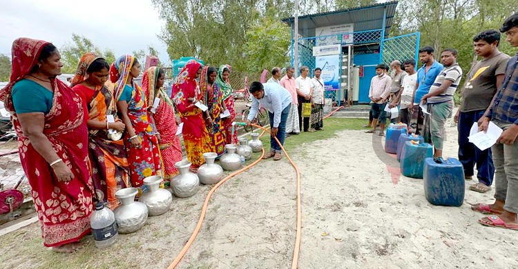 লবণাক্ত পানিতে স্বাস্থ্যঝুঁকি, আলো দেখাচ্ছে ‘প্রবাহ’