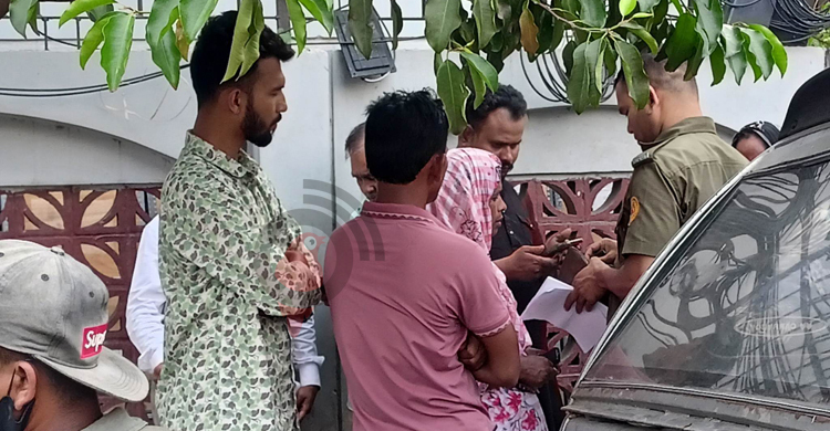 যত টাকা তত দ্রুত মেলে পাসপোর্ট, ‘মুশকিল আসান’ দালাল