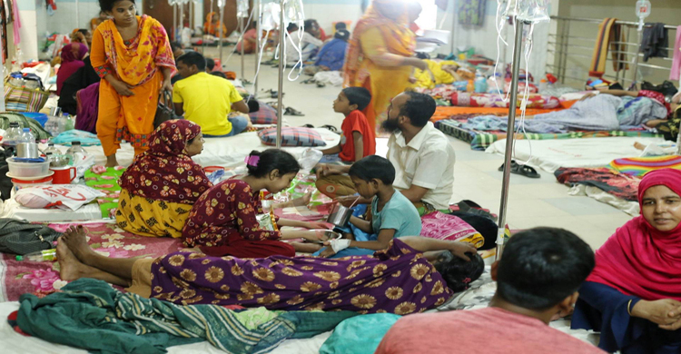 ‘জ্বরে যখন ছেলে কান্না করে সহ্য করতে পারি না’