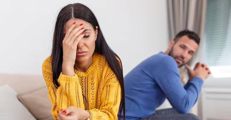 সম্পর্কে দূরত্ব তৈরি হচ্ছে কি না বুঝবেন যে লক্ষণে