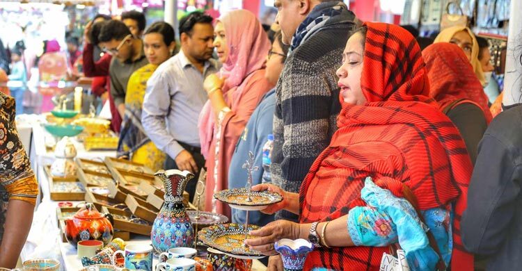 বাণিজ্যমেলায় নজর কাড়ছে নতুন উদ্যোক্তাদের হস্ত ও কুটির শিল্প