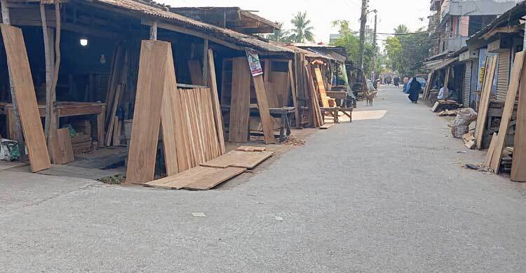 লোকালয়ে আসবাব কারখানা, ভয়াবহ স্বাস্থ্যঝুঁকিতে মানুষ