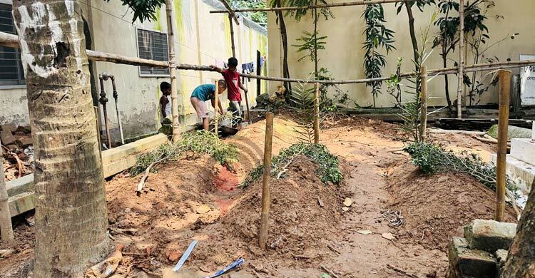 ক্লাসরুম থেকে কফিন: জীবনে-মরণে একসঙ্গে তিন বন্ধু