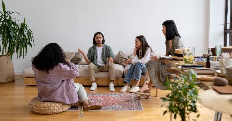 ব্যস্ত শহরে বাসা হলে কেমন হবে বসার ঘর