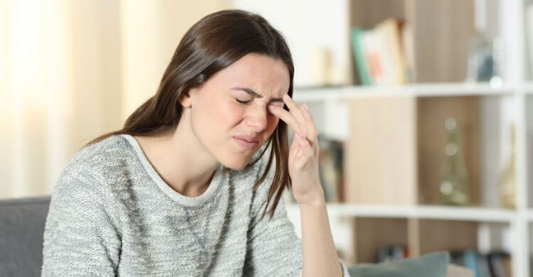 বারবার চোখ চুলকানোর অভ্যাস কিসের লক্ষণ