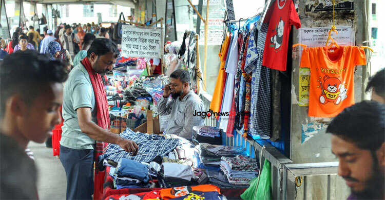 ফার্মগেট ফুটওভার ব্রিজ এখন ভোগান্তির প্রতিচ্ছবি