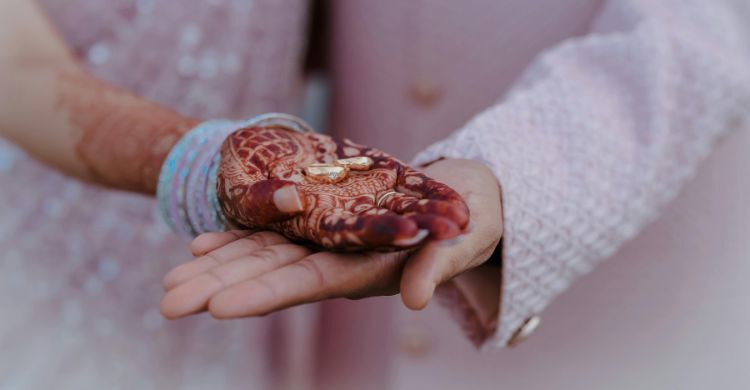 বিয়ের পর নারীর শরীরে হরমোন যেভাবে পাল্টে যায়