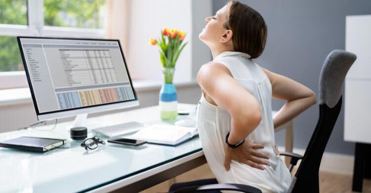 পাঁচ ভুল অভ্যাসে বাড়ছে আপনার পিঠের ব্যথা