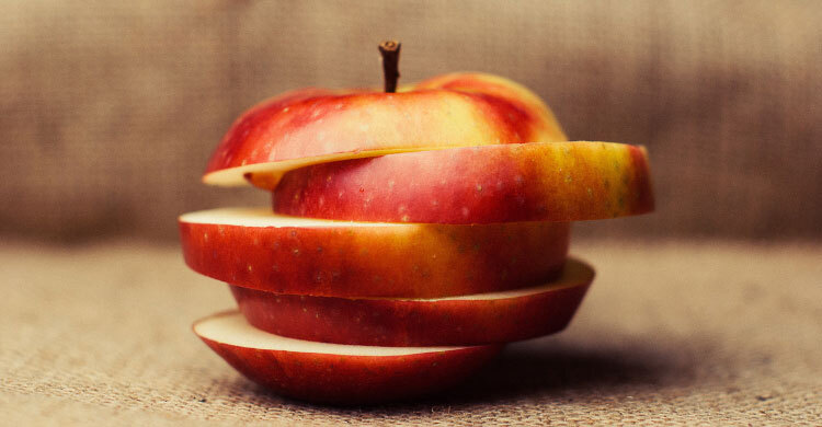 কাটা আপেল বাদামি হওয়া ঠেকাবেন যেভাবে