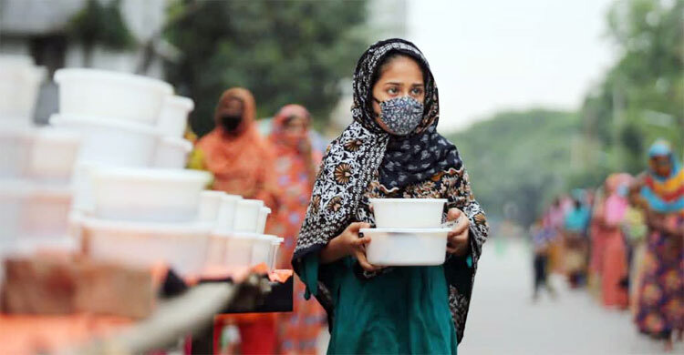 অনুষ্ঠানে বেঁচে যাওয়া খাবার কী করেন