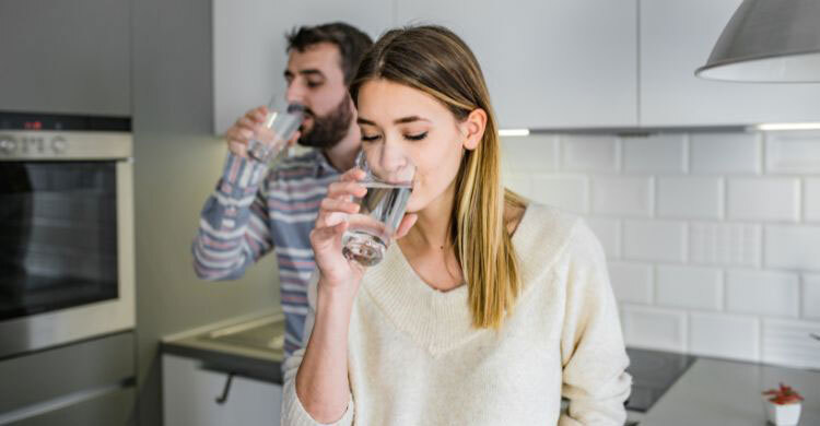 ঘুম থেকে উঠেই পানি খাবেন কেন