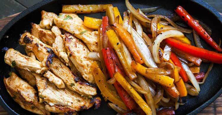 বাড়িতেই তৈরি করুন সুস্বাদু মেক্সিকান চিকেন ফাজিতা