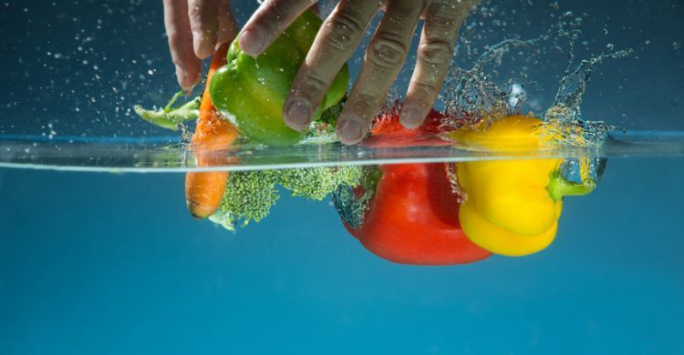 ফল ও সবজি থেকে কীটনাশক দূর করবেন যেভাবে