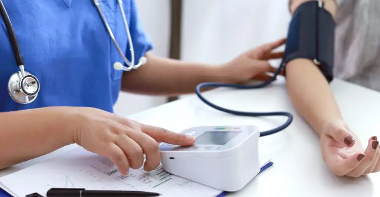 উচ্চ রক্তচাপ: অতিরিক্ত দুশ্চিন্তা ও উত্তেজনা ডেকে আনতে পারে বিপদ