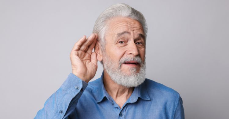 বয়স বাড়লে কি কানে কম শোনা স্বাভাবিক