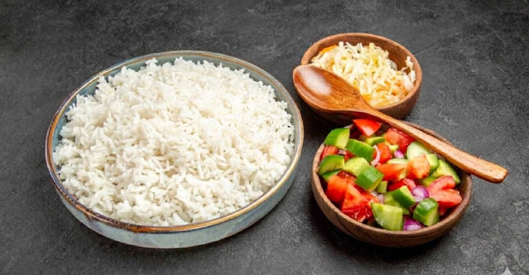 রাতে ভাত খেলে শরীরে যা হয়