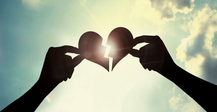 ব্যর্থ সম্পর্কের বোঝা পিছে ফেলে এগিয়ে যাওয়ার দিন আজ