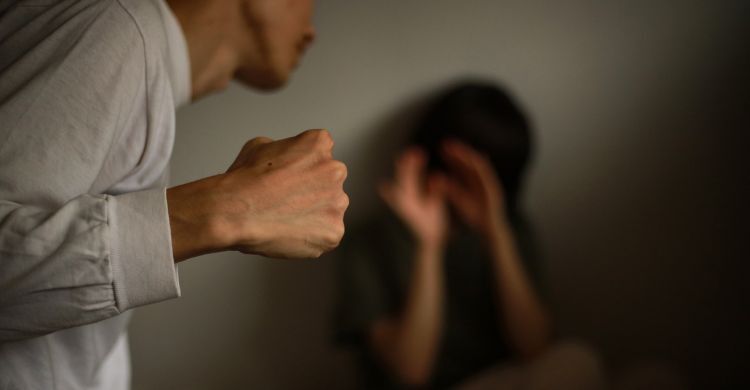 নারীরা কেন পুরুষের সহিংসতার শিকার হন